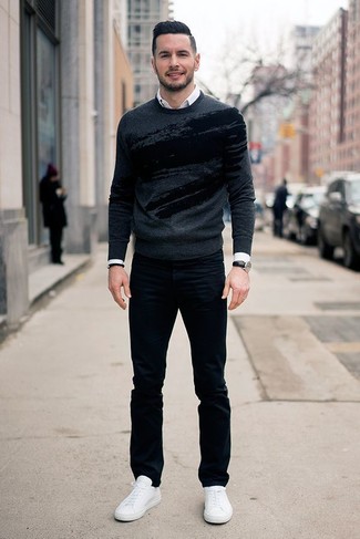 Welche Pullover mit einem Rundhalsausschnitt mit schwarzer Jeans zu tragen – 112 Frühling Herren Outfits