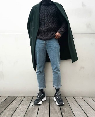 Wie schwarzen Strick Wollrollkragenpullover mit dunkelgrünen Mantels zu kombinieren – 1 Herren Outfits