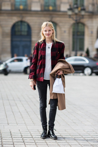 Schwarze flache Stiefel mit einer Schnürung aus Leder kombinieren – 259 Damen Outfits