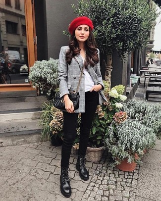 Schwarze flache Stiefel mit einer Schnürung aus Leder kombinieren – 259 Damen Outfits