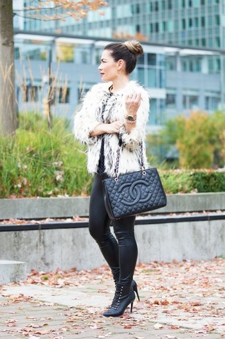 Schwarze Shopper Tasche aus Leder kombinieren – 1321+ Damen Outfits