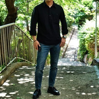 Wie schwarzes Langarmhemd mit blauer Jeans zu kombinieren – 78 Herren Outfits