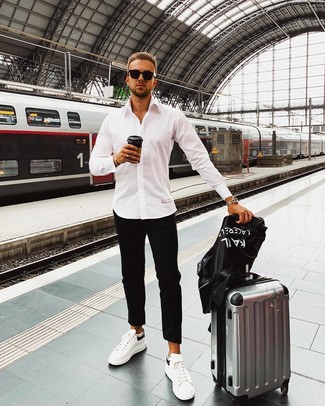Schwarze bedruckte Lederjacke kombinieren – 9 Herren Outfits