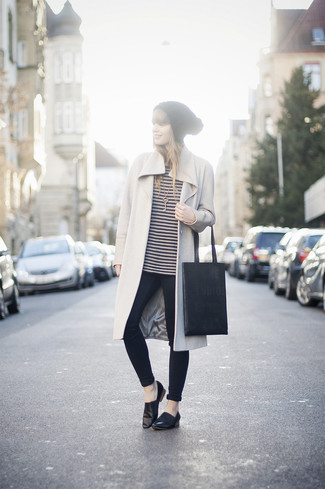 Schwarze bedruckte Shopper Tasche aus Leder kombinieren – 10 Damen Outfits