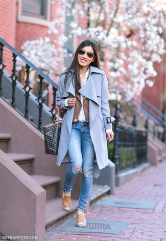 Schwarze bedruckte Shopper Tasche aus Leder kombinieren – 10 Damen Outfits