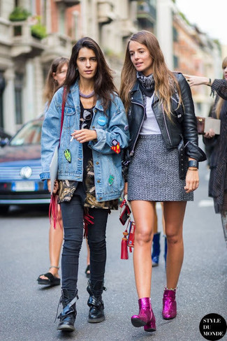 Schwarzen bedruckten Seideschal kombinieren – 6 Damen Outfits
