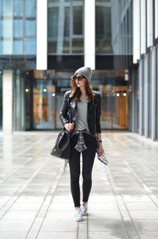 Schwarze gesteppte Leder Bikerjacke kombinieren – 83 Damen Outfits