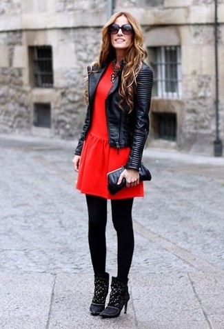 Schwarze gesteppte Leder Bikerjacke kombinieren – 83 Damen Outfits