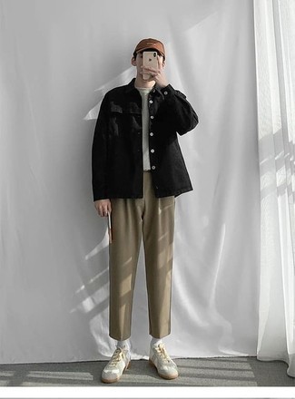 Wie schwarze Shirtjacke mit hellbeige Chinohose zu kombinieren – 41 Herren Outfits