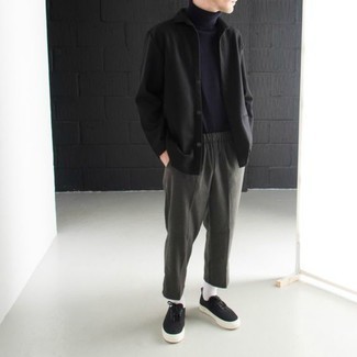 20 Jährige: Wie schwarze Shirtjacke mit grauer Hose zu kombinieren – 37 Herren Outfits