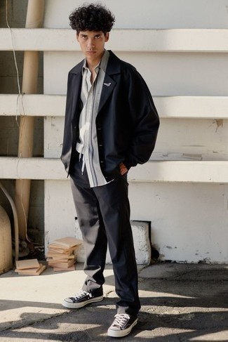 20 Jährige: Wie schwarze Shirtjacke mit grauer Hose zu kombinieren – 37 Herren Outfits