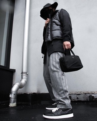 20 Jährige: Wie schwarze Shirtjacke mit grauer Hose zu kombinieren – 37 Herren Outfits