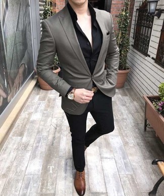 Schwarzes Hemd kombinieren: Outfit-Ideen für Herren