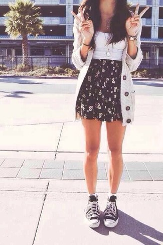 Wie schwarzen Rock mit schwarzer Turnschuhe zu kombinieren – 26 Damen Outfits
