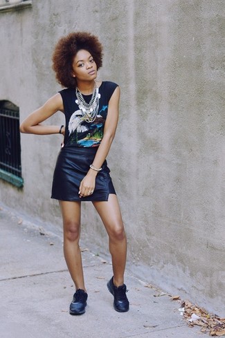Wie schwarzen Rock mit schwarzer Turnschuhe zu kombinieren – 26 Damen Outfits
