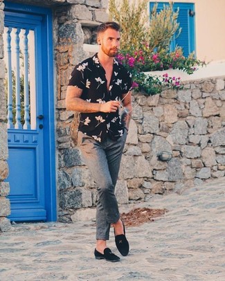 20 Jährige: Schwarze Wildleder Slipper kombinieren – 40 Sommer Herren Outfits