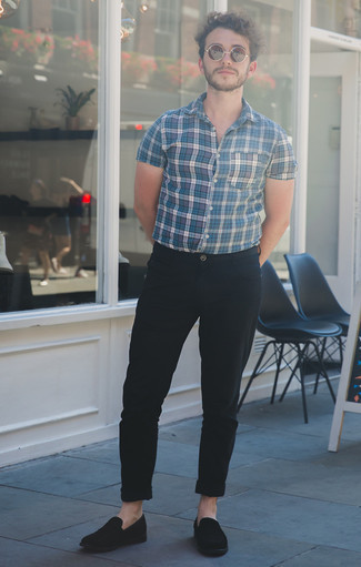 20 Jährige: Schwarze Wildleder Slipper kombinieren – 40 Sommer Herren Outfits