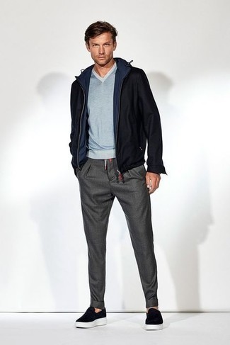 Schwarze Wildleder Slipper kombinieren – 695+ Herren Outfits warm Wetter