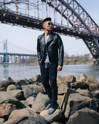 Wie schwarze Jogginghose mit grauer Sportschuhe zu kombinieren – 40 Herren Outfits
