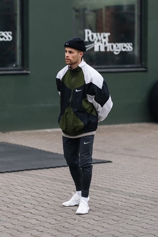 Welche Windjacken mit schwarzer Jogginghose zu tragen – 22 Herren Outfits