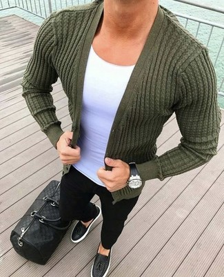 Welche T-Shirts mit einem Rundhalsausschnitt mit schwarzer Slipper mit Quasten zu tragen – 223 Herren Outfits