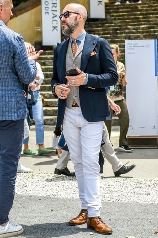 40 Jährige: Welche Businesshemden mit schwarzer Weste zu tragen – 12 Herren Outfits