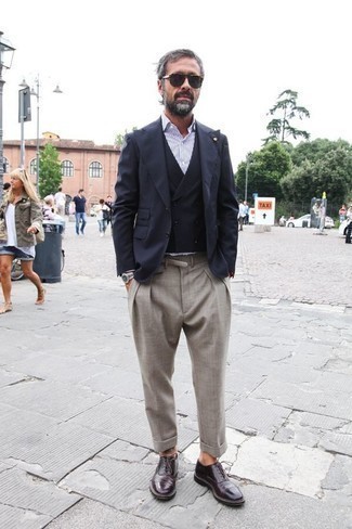40 Jährige: Welche Businesshemden mit schwarzer Weste zu tragen – 12 Herren Outfits