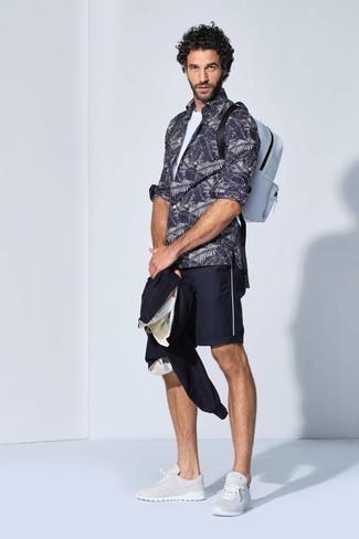 Schwarzen Pullover mit einem Reißverschluss am Kragen kombinieren – 3 Sommer Herren Outfits