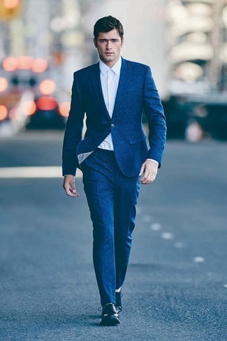 Dunkelblaue Leder Derby Schuhe kombinieren – 100 Herren Outfits: Etwas Einfaches wie die Wahl von einem blauen Anzug und einem weißen Businesshemd kann Sie von der Menge abheben. Fühlen Sie sich ideenreich? Komplettieren Sie Ihr Outfit mit dunkelblauen Leder Derby Schuhen.