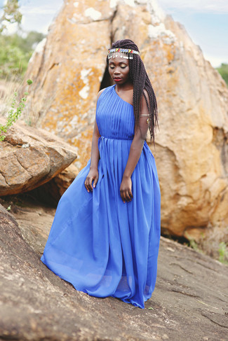 Blaues Ballkleid kombinieren – 31 Damen Outfits: Um eine schöne Silhouette zu formen, wahlen Sie ein blaues Ballkleid.