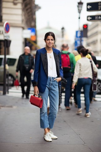 Blaues Sakko kombinieren: Damen-Outfits für jeden Tag