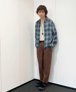 Blaue Harrington-Jacke mit Karomuster kombinieren – 3 Herren Outfits