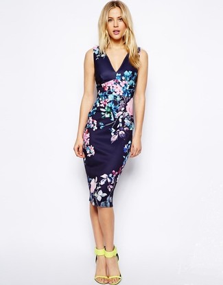 Blaues Kleid mit Blumenmuster kombinieren – 50 Damen Outfits