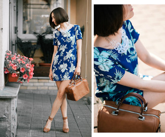 Blaues Kleid mit Blumenmuster kombinieren – 50 Damen Outfits