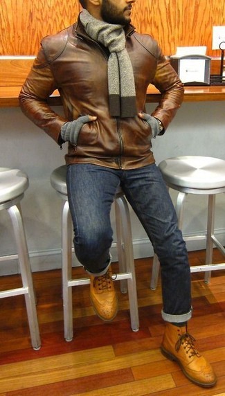 Wie blaue Jeans mit brauner Leder Bomberjacke zu kombinieren – 69 Herren Outfits