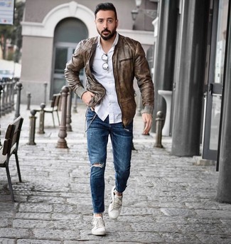 Wie blaue Jeans mit brauner Leder Bomberjacke zu kombinieren – 69 Herren Outfits