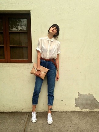 Welche niedrige Sneakers mit blauer Jeans zu tragen – 258 Damen Outfits