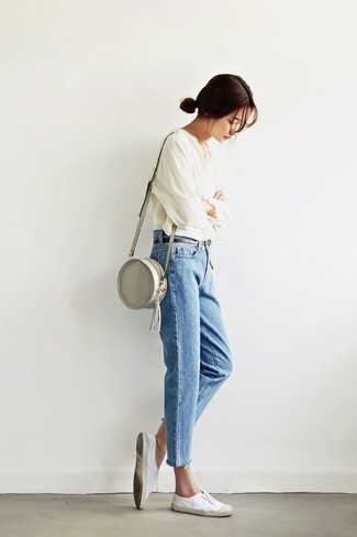 Welche niedrige Sneakers mit blauer Jeans zu tragen – 258 Damen Outfits