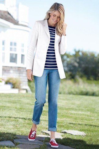 Welche niedrige Sneakers mit blauer Jeans zu tragen – 258 Damen Outfits