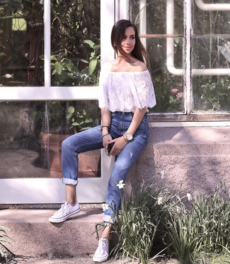 Welche niedrige Sneakers mit blauer Jeans zu tragen – 258 Damen Outfits