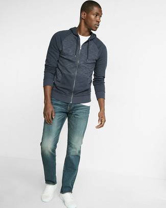 Welche Turnschuhe mit blauer Jeans zu tragen – 2000+ Herren Outfits