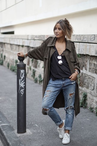 Wie blaue Jeans mit weißer Leder niedriger Sneakers zu kombinieren – 42 Damen Outfits