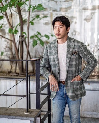Blaue Jeans mit Flicken kombinieren – 10 Casual Sommer Herren Outfits