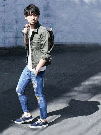 Blaue Jeans mit Flicken kombinieren – 10 Casual Sommer Herren Outfits