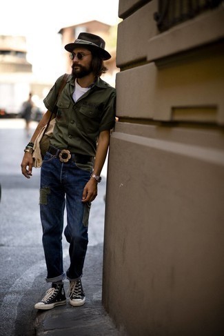 Blaue Jeans mit Flicken kombinieren – 10 Casual Sommer Herren Outfits