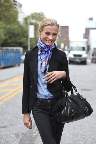 Blauen bedruckten Seideschal kombinieren – 10 Damen Outfits