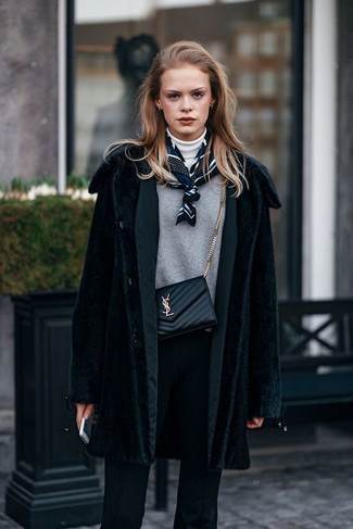Blauen bedruckten Seideschal kombinieren – 10 Damen Outfits