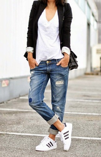 Blaue Boyfriend Jeans mit Destroyed-Effekten kombinieren – 229 Damen Outfits