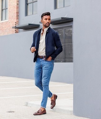 Welche Slipper mit Quasten mit blauer enger Jeans zu tragen – 44 Herren Outfits