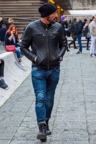 Welche Freizeitstiefel mit schwarzer Bomberjacke zu tragen – 95 Herren Outfits: Kombinieren Sie eine schwarze Bomberjacke mit blauen Jeans, um einen lockeren, aber dennoch stylischen Look zu erhalten. Eine Freizeitstiefel bringen Eleganz zu einem ansonsten schlichten Look.